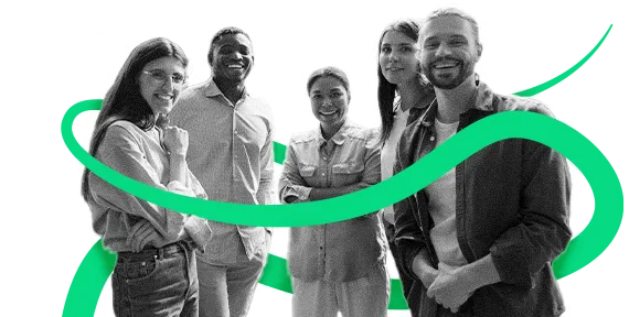 Un grupo de personas sonrientes de pie, rodeadas por un listón verde